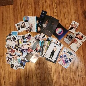 Kpop Goodies: selling all together!